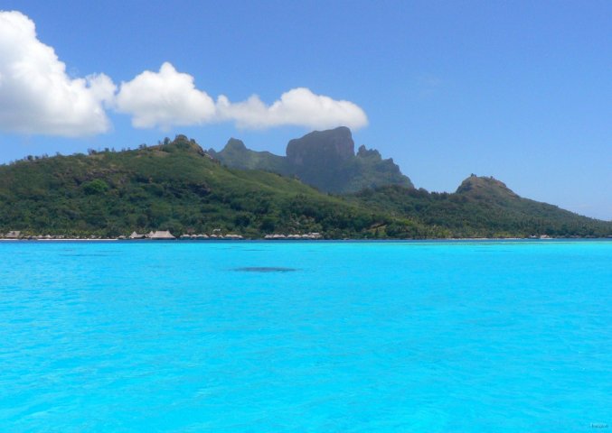 77- Le mont Otemanu vu du sud 